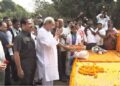 ବିଜୁ ବାବୁଙ୍କ ପ୍ରତିମୂର୍ତ୍ତିରେ ପୁଷ୍ପମାଲ୍ୟ ଅର୍ପଣ