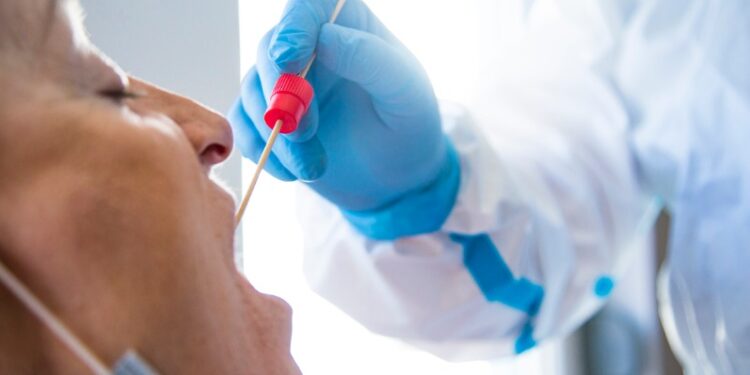 କୋଭିଡ ଲକ୍ଷଣ ଦେଖାଗଲେ ପରୀକ୍ଷା କରାଇଦିଅନ୍ତୁ: ଜନ ସ୍ୱାସ୍ଥ୍ୟ ନିର୍ଦ୍ଦେଶକ