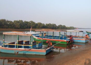 ଗଙ୍ଗାଦେବୀ ମୁହାଣରେ ବିପଦପୂର୍ଣ୍ଣ ନୌକାବିହାର