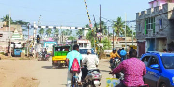 ମାଟିଆପଡ଼ା ରେଳ ଓଭର୍‌ବ୍ରିଜ୍ : ନିର୍ମାଣ ବିଳମ୍ବ, ଲୋକେ ହନ୍ତସନ୍ତ