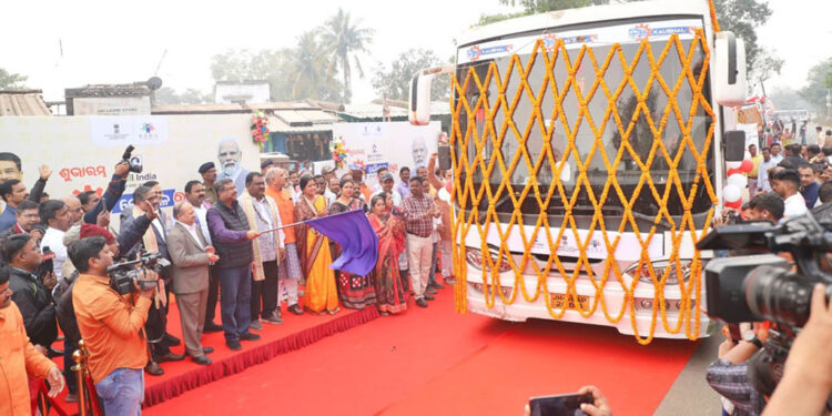 ସମ୍ବଲପୁରରେ ୩ଟି କୌଶଳ ରଥର ଶୁଭାରମ୍ଭ କଲେ କେନ୍ଦ୍ରମନ୍ତ୍ରୀ
