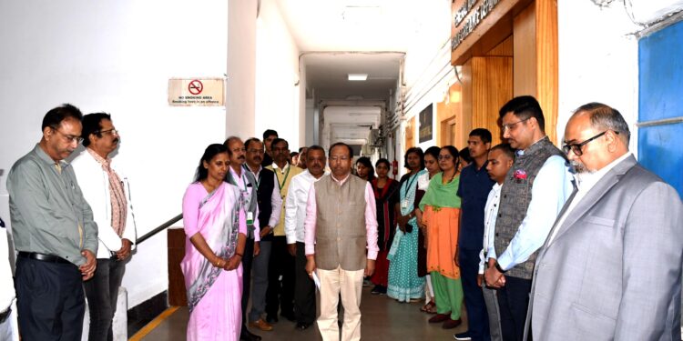 ଗାନ୍ଧୀଙ୍କ ବିଚାରଧାରାରେ ଅନୁପ୍ରାଣିତ ହେବାକୁ ପରାମର୍ଶ