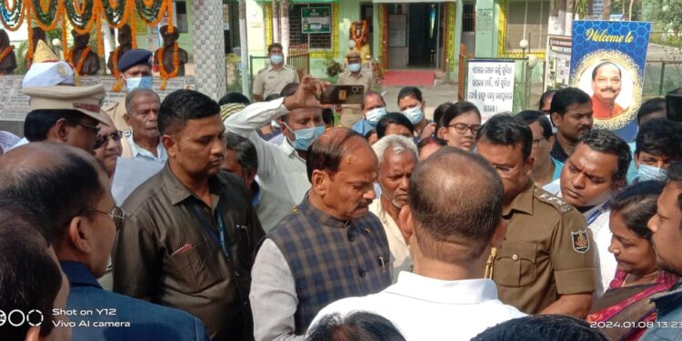 ରାଜ୍ୟପାଳଙ୍କ ନୟାଗଡ ଗସ୍ତ: ଦର୍ପନାରାୟଣପୁର ଡାକ୍ତରଖାନା ପରିଦର୍ଶନ