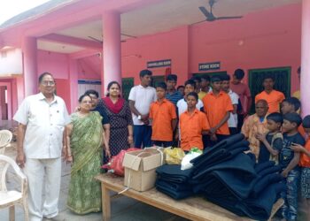 ଛାତ୍ରଛାତ୍ରୀଙ୍କୁ ଖାଦ୍ୟସାମଗ୍ରୀ ଓ କମ୍ବଳ ବଣ୍ଟନ