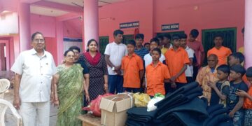 ଛାତ୍ରଛାତ୍ରୀଙ୍କୁ ଖାଦ୍ୟସାମଗ୍ରୀ ଓ କମ୍ବଳ ବଣ୍ଟନ