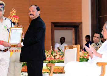 ଉଲ୍ଲେଖନୀୟ ତଥା ବିଶିଷ୍ଟ ସେବା ନିମନ୍ତେ ଦିଆଗଲା ରାଷ୍ଟ୍ରପତି ଓ ରାଜ୍ୟପାଳ ପଦକ