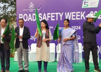 ରାଜ୍ୟ ସ୍ତରୀୟ ସଡ଼କ ସୁରକ୍ଷା ସପ୍ତାହ ପାଳନ ଅବସରରେ ୱାକଥନ