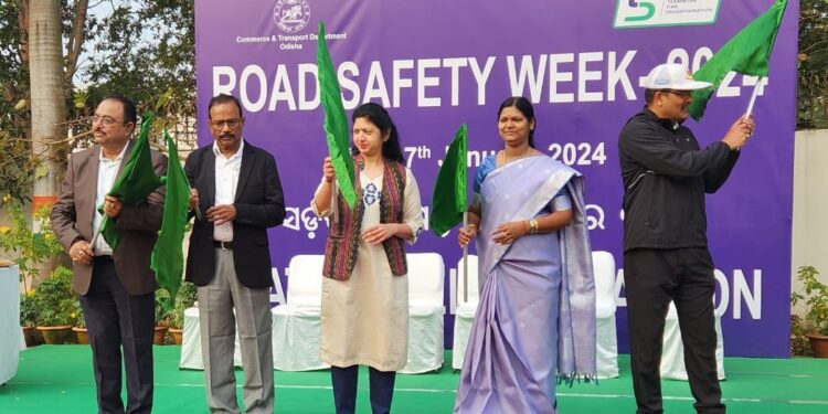 ରାଜ୍ୟ ସ୍ତରୀୟ ସଡ଼କ ସୁରକ୍ଷା ସପ୍ତାହ ପାଳନ ଅବସରରେ ୱାକଥନ