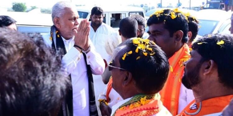  ଚିଲିକା ମଝିରେ ଦୁଇ ଘଣ୍ଟା ଧରି ଫସିଗଲେ କେନ୍ଦ୍ରମନ୍ତ୍ରୀ ପୁରୁଷୋତ୍ତମ ରୁପାଲା