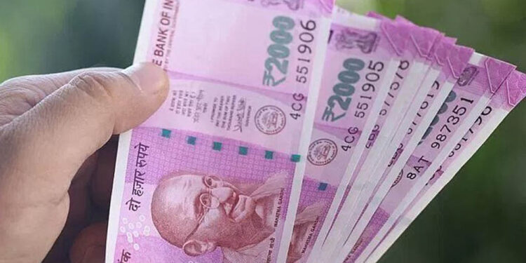 ଲୋକଙ୍କ ପାଖରେ ୯୩୩୦ କୋଟି ଟଙ୍କା ମୂଲ୍ୟର ୨୦୦୦ ଟଙ୍କିଆ ନୋଟ୍ 