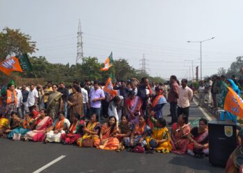 ଦୀର୍ଘ ୨ ଘଣ୍ଟା ରୁ ଊର୍ଦ୍ଧ୍ବ ଜାତୀୟ ରାଜପଥ ୧୬ ରେ ଯାତାୟାତ ଠପ୍