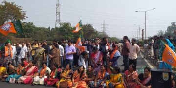 ଦୀର୍ଘ ୨ ଘଣ୍ଟା ରୁ ଊର୍ଦ୍ଧ୍ବ ଜାତୀୟ ରାଜପଥ ୧୬ ରେ ଯାତାୟାତ ଠପ୍