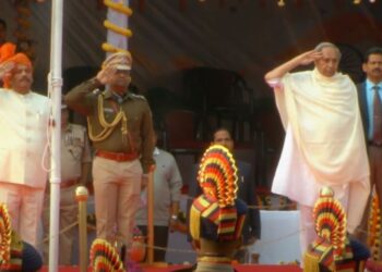 ରାଜ୍ୟ ସ୍ତରୀୟ ସାଧାରଣତନ୍ତ୍ର ଦିବସରେ ପତାକା ଉତ୍ତୋଳନ କଲେ ରାଜ୍ୟପାଳ