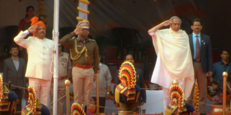 ରାଜ୍ୟ ସ୍ତରୀୟ ସାଧାରଣତନ୍ତ୍ର ଦିବସରେ ପତାକା ଉତ୍ତୋଳନ କଲେ ରାଜ୍ୟପାଳ