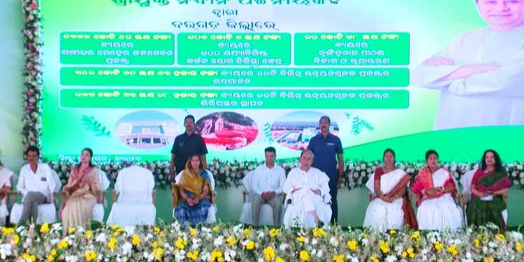 ବରଗଡ ଜିଲ୍ଲା ଗସ୍ତରେ ମୁଖ୍ୟମନ୍ତ୍ରୀ: ୨୧୪୯ କୋଟି ଟଙ୍କା ମୂଲ୍ୟର ୬୨ଟି ବିଭିନ୍ନ ପ୍ରକଳ୍ପର କଲେ ଉଦ୍‌ଘାଟନ