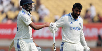 ରାଜକୋଟ ଟେଷ୍ଟ: ଭାରତ ୪୪୫ ରନରେ ଅଲଆଉଟ