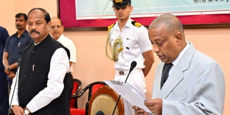 ରାଜ୍ୟ ସୂଚନା କମିଶନର ଭାବେ ଶପଥ ନେଲେ ବରିଷ୍ଠ ଆଇନଜୀବୀ ଜଗନ୍ନାଥ ରଥ