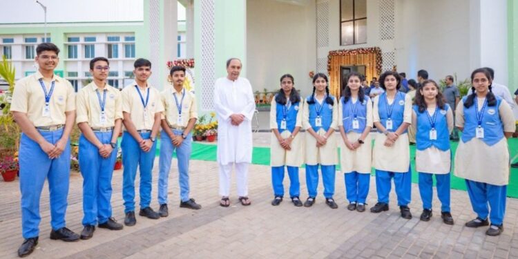 ମୁଖ୍ୟମନ୍ତ୍ରୀଙ୍କ ଦ୍ୱାରା ଭୁବନେଶ୍ବରରେ ଉଦଘାଟିତ ହେଲା ଆଇକନିକ୍‌ ଓଡ଼ିଶା ଆଦର୍ଶ ବିଦ୍ୟାଳୟ