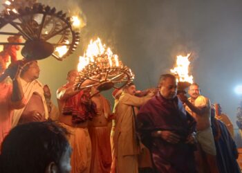 ଚନ୍ଦ୍ରଭାଗା ତୀର୍ଥ ପୁଷ୍କରିଣୀ ରେ ବୁଡ଼ ପକାଇଲେ ଲକ୍ଷାଧିକ ଶ୍ରଦ୍ଧାଳୁ
