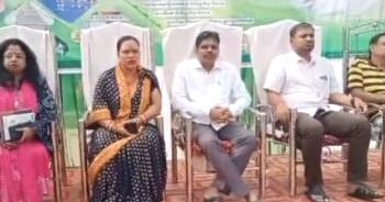 ପୂର୍ବତନ ବିଜେଡି ବିଧାୟକଙ୍କୁ ସଭା ମଂଚରେ ଦେଖି ମନ୍ତ୍ରୀ ତାଜୁବ୍