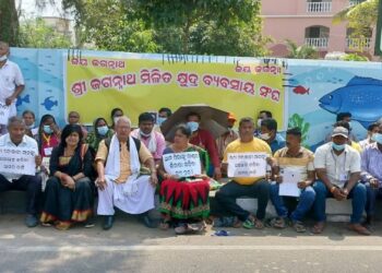 ଜିଲ୍ଲାପାଳଙ୍କ ଅଫିସ୍ ଘେରିଲେ ଉଠାଦୋକାନୀ