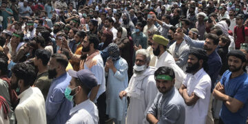 ପାକିସ୍ତାନରେ ନୂତନ ସରକାର ଗଠନ ପୂର୍ବରୁ ସାଧାରଣ ଜନତାଙ୍କୁ ଝଟକା: ଡିଜେଲ, ପେଟ୍ରୋଲ ଏବଂ ଗ୍ୟାସ ଦର ବୃଦ୍ଧି