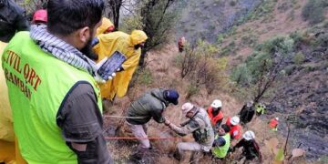 ୩୦୦ ଫୁଟ ଘାଟିରୁ ଖସିଲା ଟାଭେରା, ୧୦ ମୃତ