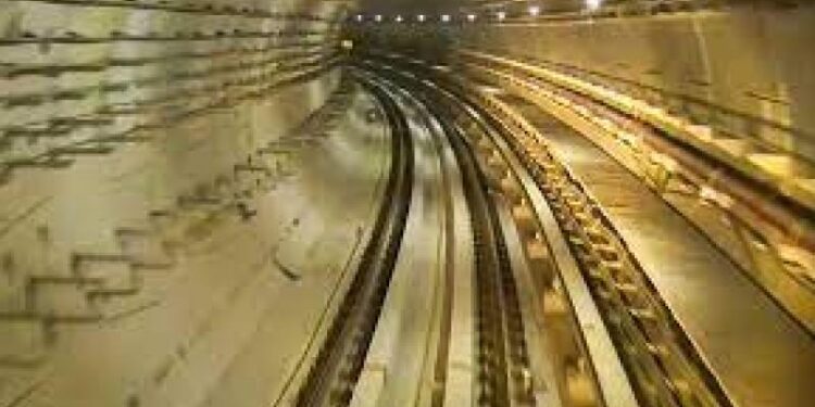 ଦେଶରେ ପ୍ରଥମ:ଅଣ୍ଡରୱାଟର ଟନେଲ ମେଟ୍ରୋ ଉଦଘାଟିତ