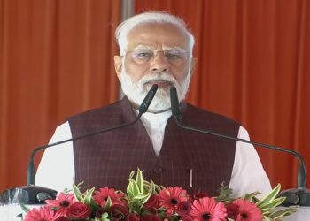 ଆଜମଗଡ଼ରେ ୩୪,୦୦୦ କୋଟି ମୂଲ୍ୟର ଏକାଧିକ ବିକାଶମୂଳକ କାର୍ଯ୍ୟକ୍ରମର ଉଦଘାଟନ ଏବଂ ଶିଳାନ୍ୟାସ କଲେ ପ୍ରଧାନମନ୍ତ୍ରୀ