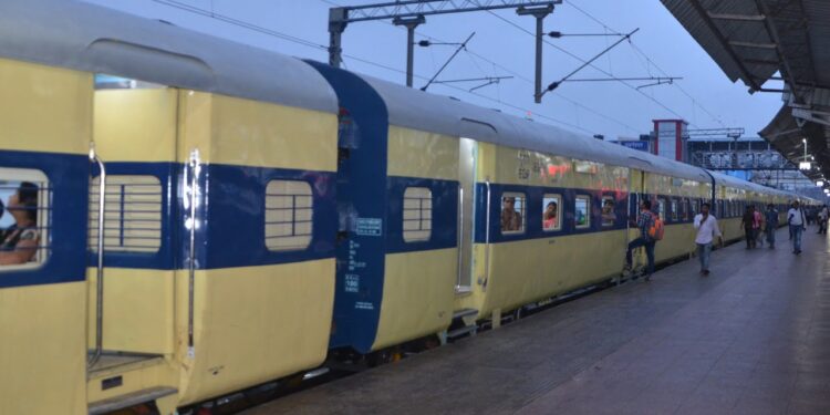 ପାରାଦୀପରୁ କେନ୍ଦ୍ରାପଡ଼ା ଦେଇ କେନ୍ଦୁଝର ଚାଲିବ ମେମୋ ଟ୍ରେନ୍‌