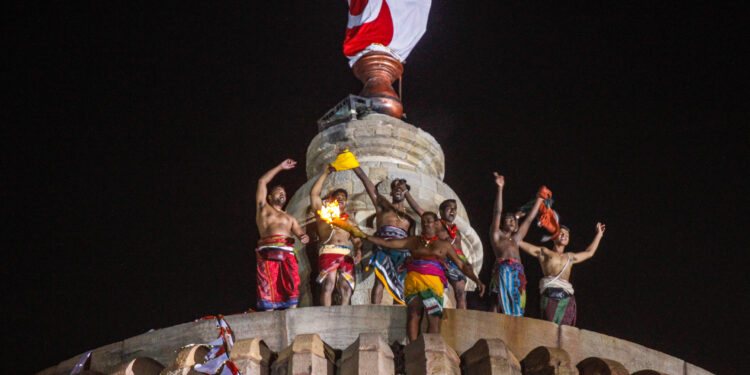 ରାତି ୧୦ରେ ଉଠିଲା ଶ୍ରୀଲିଙ୍ଗରାଜଙ୍କ ମହାଦୀପ