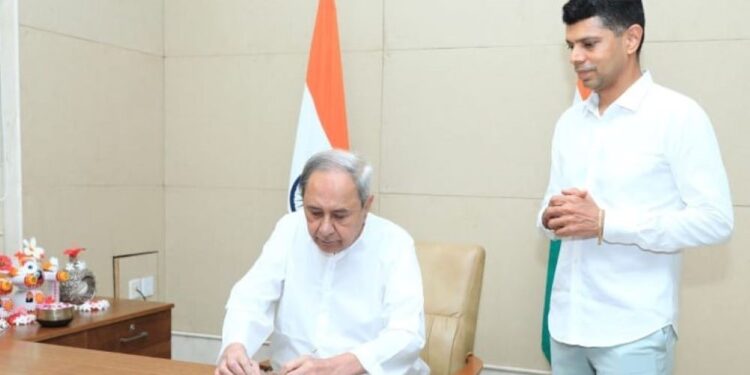 ମୁଖ୍ୟମନ୍ତ୍ରୀଙ୍କ କନିଷ୍ଠ ଶିକ୍ଷକଙ୍କୁ ଉପହାର: ବୃଦ୍ଧି କଲେ ମାସିକ ପାରିଶ୍ରମିକ