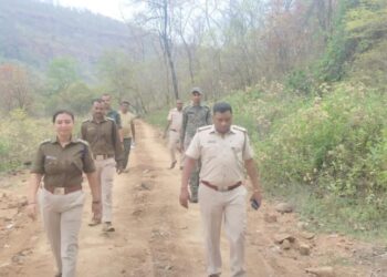 ୨୦୨୪ ନିର୍ବାଚନୀ ପ୍ରସ୍ତୁତି: ମାଓବାଦୀ ପ୍ରବଣ ଅଞ୍ଚଳ ଉମେରକୋଟ ରେ ଅବାଧ ଏବଂ ନିରପେକ୍ଷ ନିର୍ବାଚନ ପାଇଁ ପୁଲିସର ମାରାଥନ ଗସ୍ତ