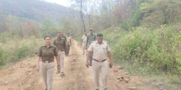 ୨୦୨୪ ନିର୍ବାଚନୀ ପ୍ରସ୍ତୁତି: ମାଓବାଦୀ ପ୍ରବଣ ଅଞ୍ଚଳ ଉମେରକୋଟ ରେ ଅବାଧ ଏବଂ ନିରପେକ୍ଷ ନିର୍ବାଚନ ପାଇଁ ପୁଲିସର ମାରାଥନ ଗସ୍ତ