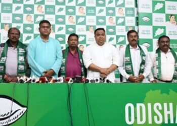 ବିଜେଡ଼ିରେ ଯୋଗ ଦେଲେ ସମ୍ବଲପୁର ମ୍ୟୁନିସିପାଲିଟିର ୪ଜଣ ପୂର୍ବତନ ବିଜେପି କାଉନସିଲର