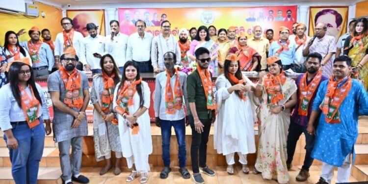 ବିଜେପିରେ ସାମିଲ ହେଲେ ଜି.ଉଦୟଗିରିର ପୂର୍ବତନ ବିଧାୟିକା ଅଜୟନ୍ତୀ ପ୍ରଧାନ ଏବଂ ଶିକ୍ଷାବିତ୍