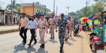 ଶାନ୍ତିପୂର୍ଣ୍ଣ ଓ ଭୟ ମୁକ୍ତ ନିର୍ବାଚନ ପାଇଁ ପୋଲିସ ଓ ସିଆରପିଏଫର ମିଳିତ ଫ୍ଲାଗ ମାର୍ଚ୍ଚ