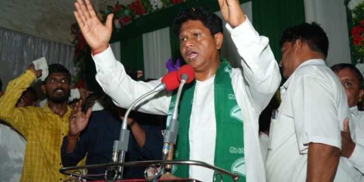 ସମ୍ବଲପୁରରେ ପ୍ରଣବ ପ୍ରକାଶଙ୍କ ମାରାଥନ ପ୍ରଚାର, ଦେବଗଡ଼ରେ ବିରୋଧୀଙ୍କ ଉପରେ ବର୍ଷିଲେ