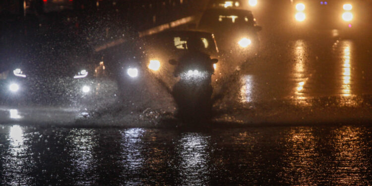 ସାରା ରାଜ୍ୟରେ ଘଡ଼ଘଡ଼ି ସହ ବର୍ଷା, ପ୍ରବଳ ତାତିରୁ ମିଳିଲା ଆଶ୍ବସ୍ତି