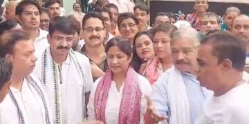 ସବୁ କଟକଣାକୁ ପରିତ୍ୟାଗ କରି ପୁଅ ପାଇଁ ଭୋଟ ଭିକ୍ଷା କଲେ ସୁରେଶ ରାଉତରାୟ