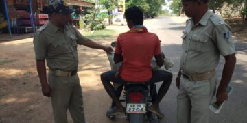 ଆକ୍ସନ ମୋଡ଼୍‌‌ ରେ ଫ୍ଲାଇଂ ସ୍କ୍ୱାର୍ଡ 