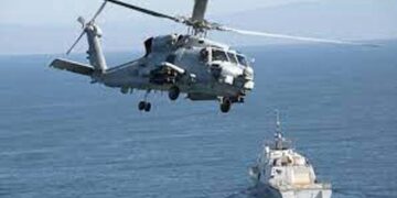 ଟ୍ରେନିଂ ସମୟରେ ୨ ନୌସେନା ହେଲିକପ୍ଟର ମୁହାଁମୁହିଁ ଧକ୍କା, ଜଣେ ମୃତ, ୭ ନିଖୋଜ