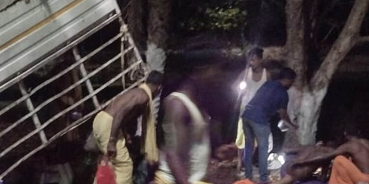 ମାନସିକ ଦଣ୍ଡୁଆ ଭକ୍ତଙ୍କ ପିକ୍ଅପ୍ ଗାଡ଼ି ଦୁର୍ଘଟଣାଗ୍ରସ୍ତ: ଦୁଇ ମୃତ, ୭ ଆହତ