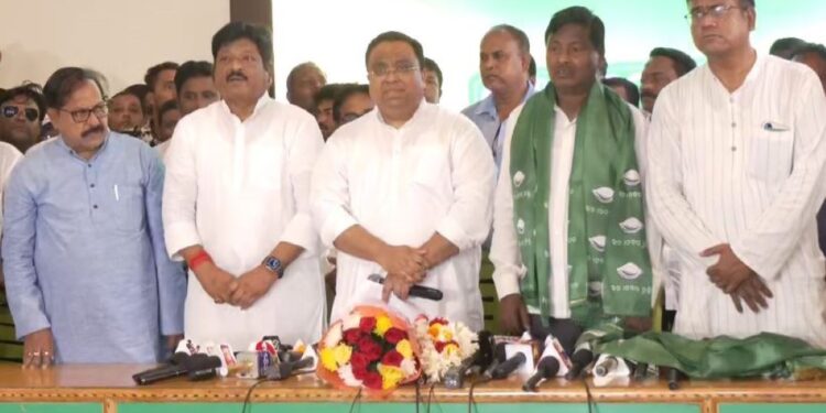 ଶଙ୍ଖ ଫୁଙ୍କିଲେ ପୂର୍ବତନ ମନ୍ତ୍ରୀ ଗଣେଶ୍ବର ବେହେରା