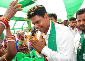 ସମ୍ବଲପୁର ଲୋକସଭା ପାଇଁ ପ୍ରଚାର ଜୋରଦାର କଲେ ବିଜେଡି ପ୍ରାର୍ଥୀ ପ୍ରଣବ ପ୍ରକାଶ ଦାସ
