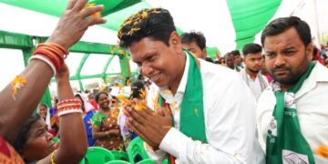 ସମ୍ବଲପୁର ଲୋକସଭା ପାଇଁ ପ୍ରଚାର ଜୋରଦାର କଲେ ବିଜେଡି ପ୍ରାର୍ଥୀ ପ୍ରଣବ ପ୍ରକାଶ ଦାସ