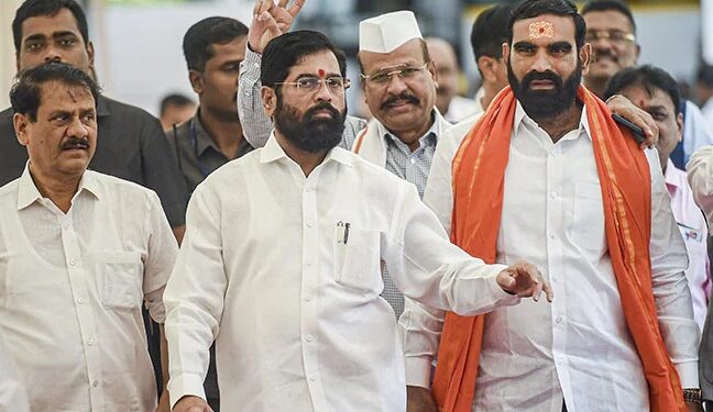 ଲୋକସଭା ନିର୍ବାଚନ ମଧ୍ୟରେ ଉଦ୍ଧବ ଠାକରେଙ୍କୁ ଝଟକା, ଏକନାଥ ସିନ୍ଦେଙ୍କ ଦଳରେ ଯୋଗ ଦେଲେ ବହୁ ନେତା