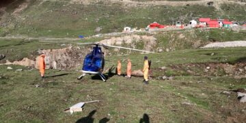 କେଦାରନାଥ ଧାମର ୧୦୦ ମିଟର ପୂର୍ବରୁ ହେଲିକପ୍ଟରର ଜରୁରୀ ଅବତରଣ: ଅଳ୍ପକେ ବର୍ତ୍ତିଲେ ୬ ଯାତ୍ରୀ