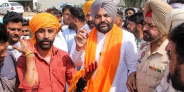 ଅମୃତସରରୁ କଂଗ୍ରେସ ପ୍ରାର୍ଥୀ ଗୁରୁଜିତ ଔଜଲାଙ୍କ ରାଲିରେ ଚାଲିଲା ଗୁଳି