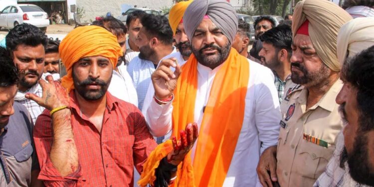 ଅମୃତସରରୁ କଂଗ୍ରେସ ପ୍ରାର୍ଥୀ ଗୁରୁଜିତ ଔଜଲାଙ୍କ ରାଲିରେ ଚାଲିଲା ଗୁଳି